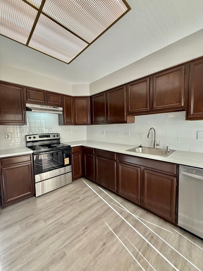 property at 1262 Willowhaven Dr