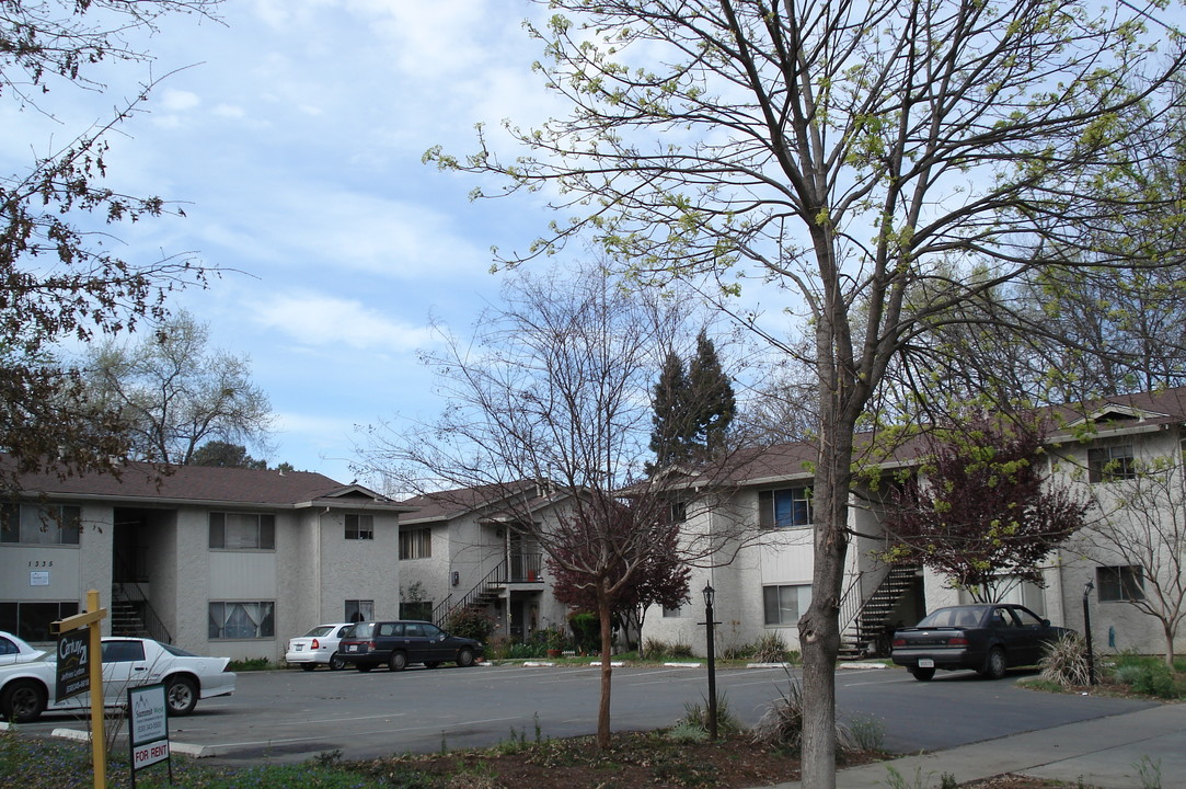 Hemlock Apartments in Chico, CA - Building Photo