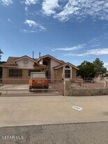 8282 Lucky Dr in El Paso, TX - Building Photo