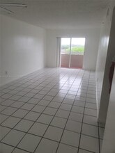 600 NW 32nd Pl in Miami, FL - Building Photo - Building Photo