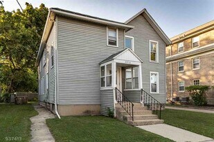 2416 E Washington Ave, Unit 1 in Madison, WI - Building Photo