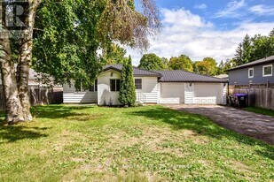 2043 St Johns Rd in Innisfil, ON - Building Photo