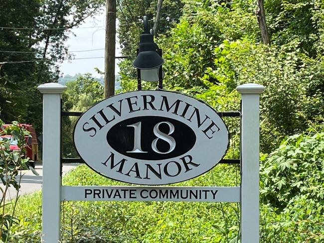 1 Silvermine Manor