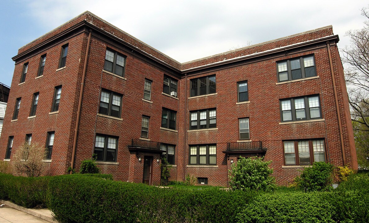 273-275 Center St in West Haven, CT - Building Photo