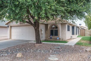 6450 W Lawrence Ln in Glendale, AZ - Building Photo