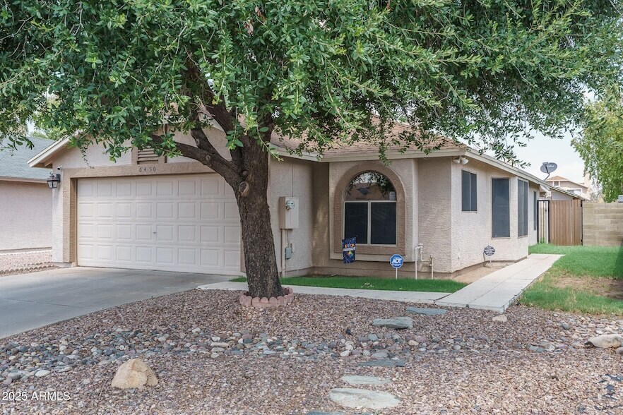 6450 W Lawrence Ln in Glendale, AZ - Building Photo