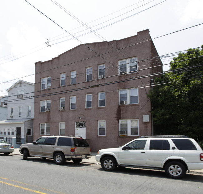 134 E Jersey St in Elizabeth, NJ - Building Photo - Building Photo