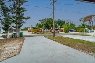 985 Liberty St in Englewood, FL - Building Photo - Building Photo