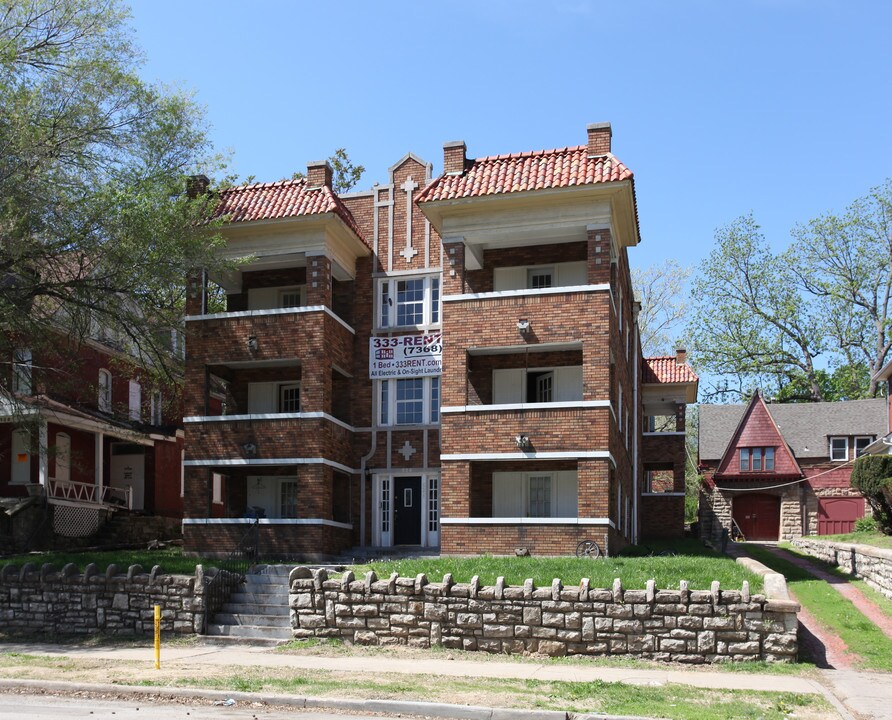 Benton Apartments in Kansas City, MO - Building Photo