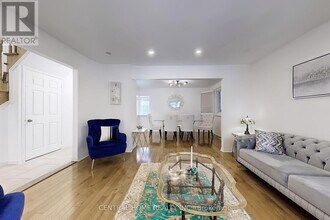 23 Heatherton Way in Vaughan, ON - Building Photo - Building Photo