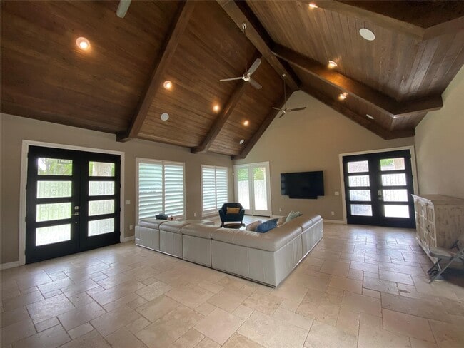 property at 2911 S Saddlebrook Ln