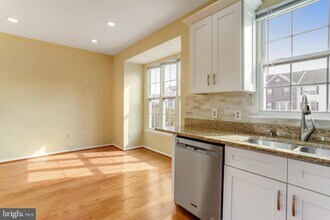 6378 Dakine Cir in Springfield, VA - Building Photo - Building Photo