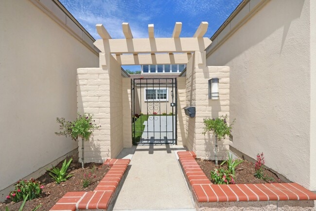 4431 Sandburg Way in Irvine, CA - Building Photo - Building Photo