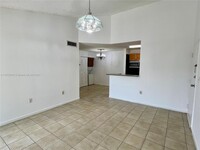 7230 NW 179th St in Hialeah, FL - Foto de edificio - Building Photo