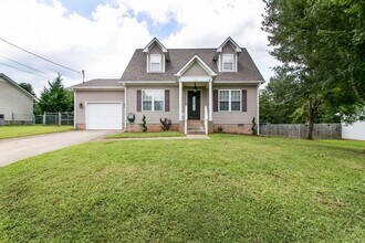1046 Bush Ave in Oak Grove, KY - Building Photo - Building Photo