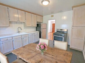 1051 S Wooster St in Los Angeles, CA - Building Photo - Building Photo