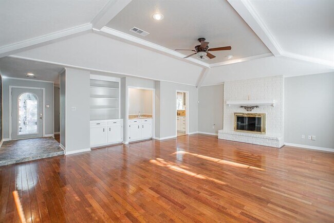 property at 19 Lancelot Ln