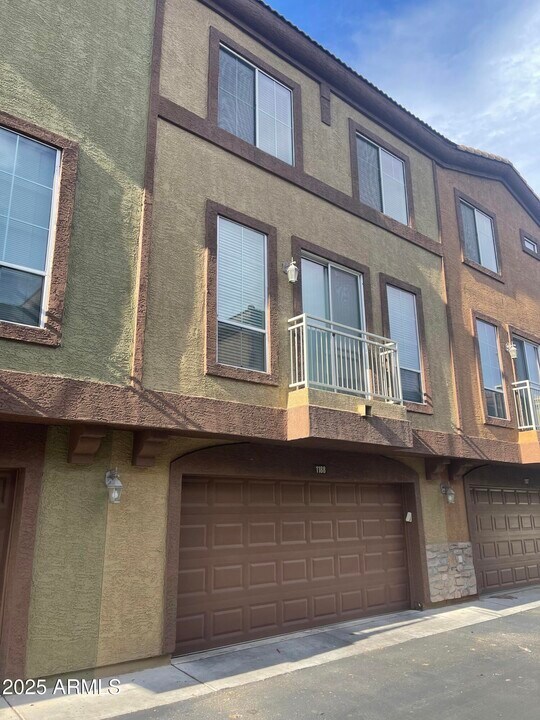 1920 E Bell Rd in Phoenix, AZ - Building Photo