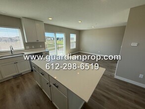 8867 Granite Ct in Woodbury, MN - Building Photo - Building Photo