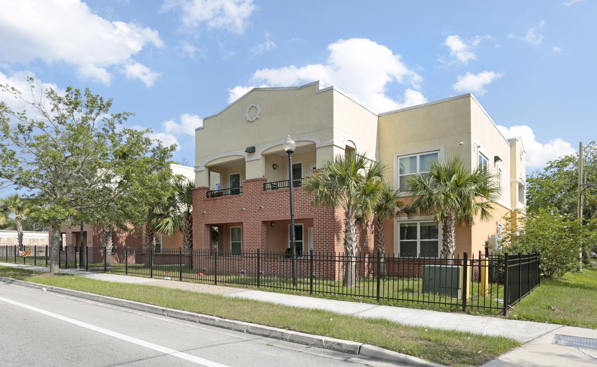 Dozier Apartments in Jacksonville, FL - Building Photo