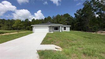 122 Malauka Loop in Ocklawaha, FL - Building Photo
