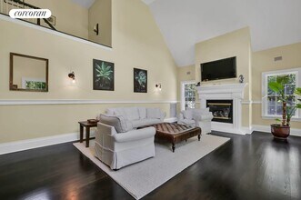 12 Balcomie Ln in Southampton, NY - Building Photo - Building Photo