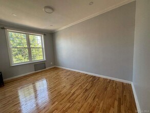 33-12 24th Ave in Queens, NY - Building Photo - Building Photo