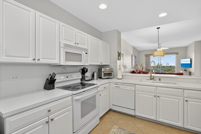 17100 Bridgestone Ct in Ft. Myers, FL - Building Photo - Building Photo