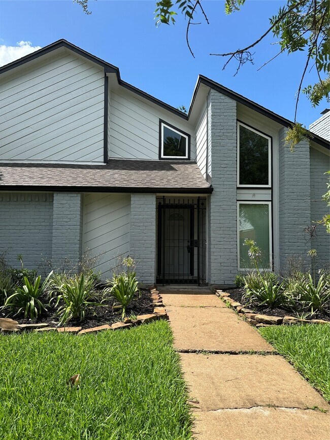 2283 Woodland Springs St in Houston, TX - Building Photo - Building Photo