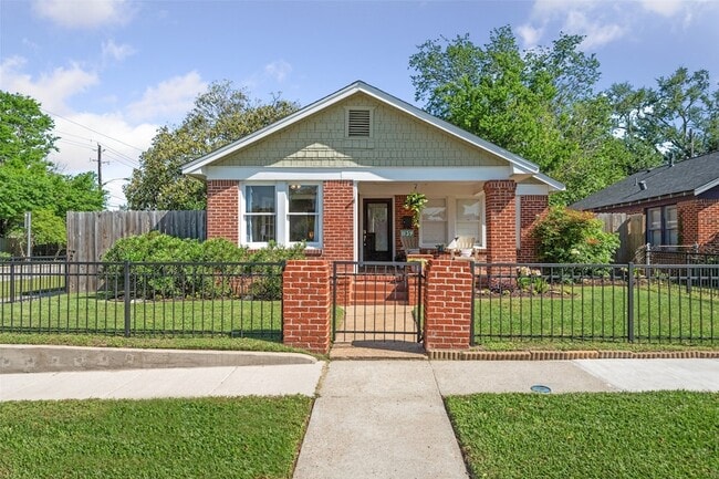 property at 1139 Le Green St
