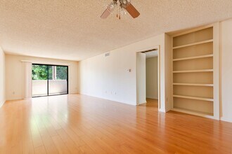 12244 Riverside Dr in Valley Village, CA - Building Photo - Building Photo