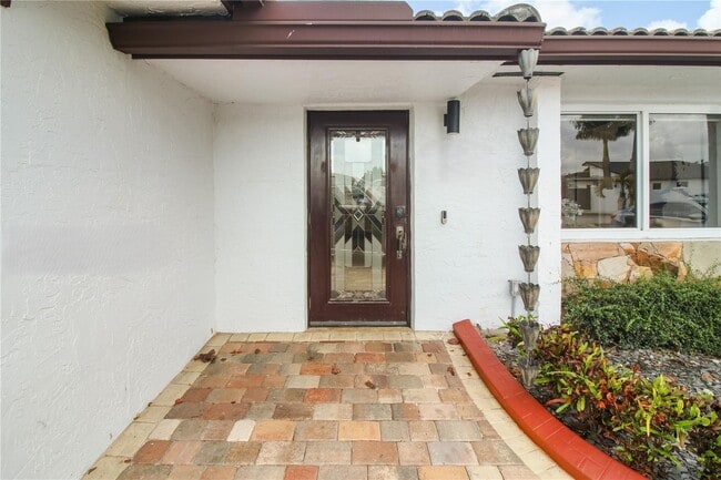 13262 NW 1st Ter in Miami, FL - Building Photo - Building Photo