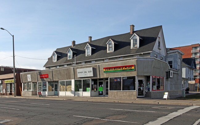 134-142 Simcoe St S in Oshawa, ON - Building Photo - Building Photo