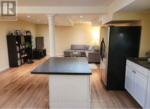 5854 Delle Donne Dr in Mississauga, ON - Building Photo - Building Photo