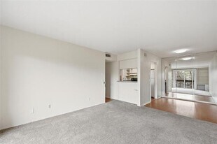 4845 Cedar Springs Rd in Dallas, TX - Building Photo