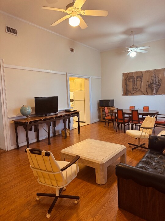 2737 W Cleveland St in Elloree, SC - Building Photo