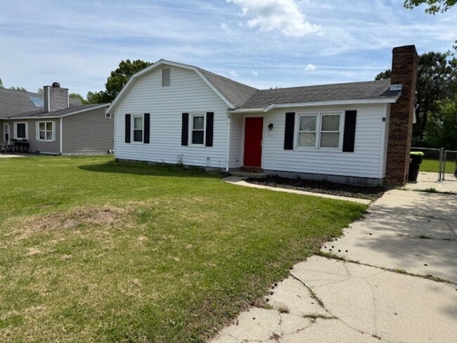 453 Hunting Green Dr in Jacksonville, NC - Building Photo - Building Photo