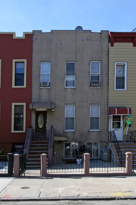 87 E 31st St in Brooklyn, NY - Building Photo