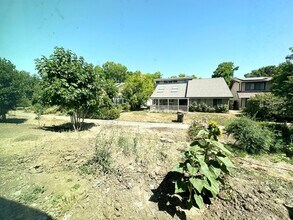 2433 Creekhollow Ln in Davis, CA - Foto de edificio - Building Photo