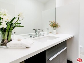 5470 Katherine Ave in Los Angeles, CA - Building Photo - Building Photo