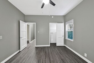 2010 Pine Ave, Unit 04 in Long Beach, CA - Foto de edificio - Building Photo