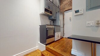 234 E 14th St, Unit 4C in New York, NY - Building Photo
