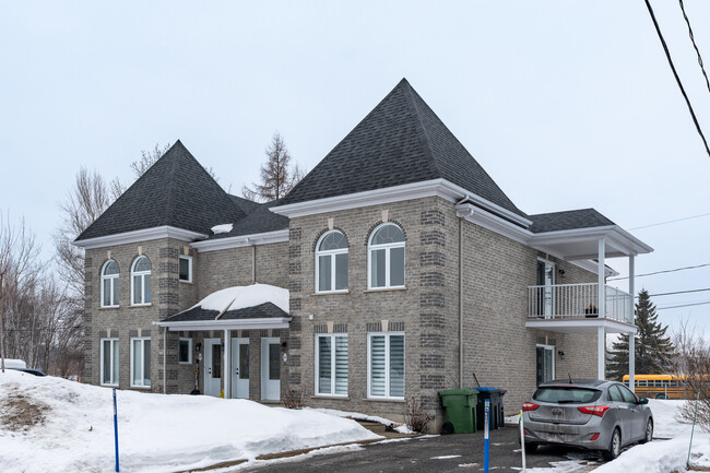 2005 Baker St in Lévis, QC - Building Photo - Building Photo