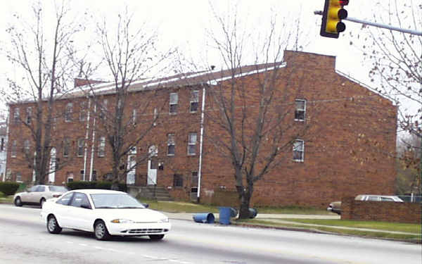 Lions Gate Apartments in Philadelphia, PA - Building Photo