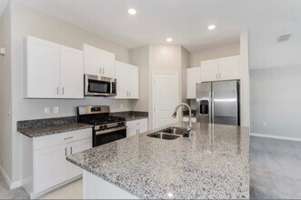 8633 40th Cir E in Palmetto, FL - Building Photo - Building Photo