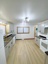 8009 University Ave in Cedar Falls, IA - Foto de edificio - Building Photo