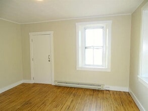 317 W Main St in New Holland, PA - Building Photo - Building Photo