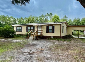 13716 John Williams Rd in Sanderson, FL - Building Photo