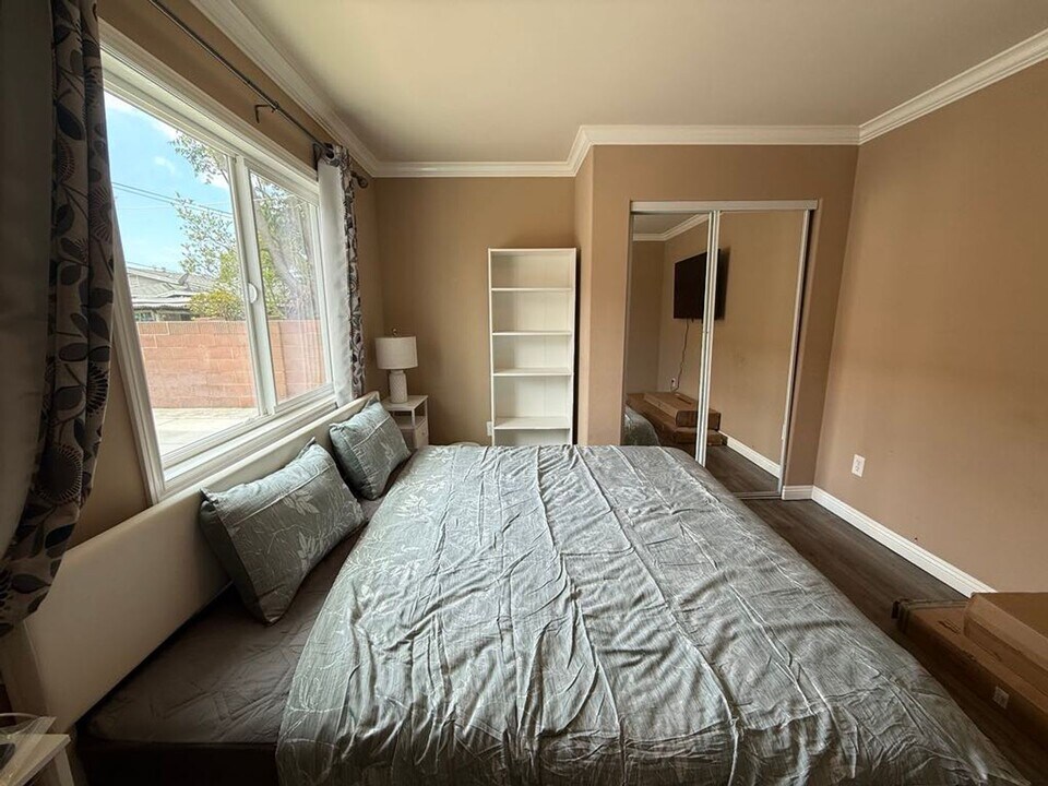 2520 W Conley Ave in Anaheim, CA - Building Photo