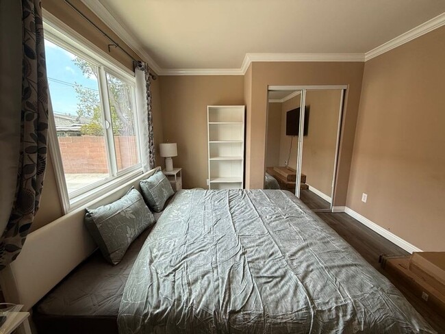 property at 2520 W Conley Ave